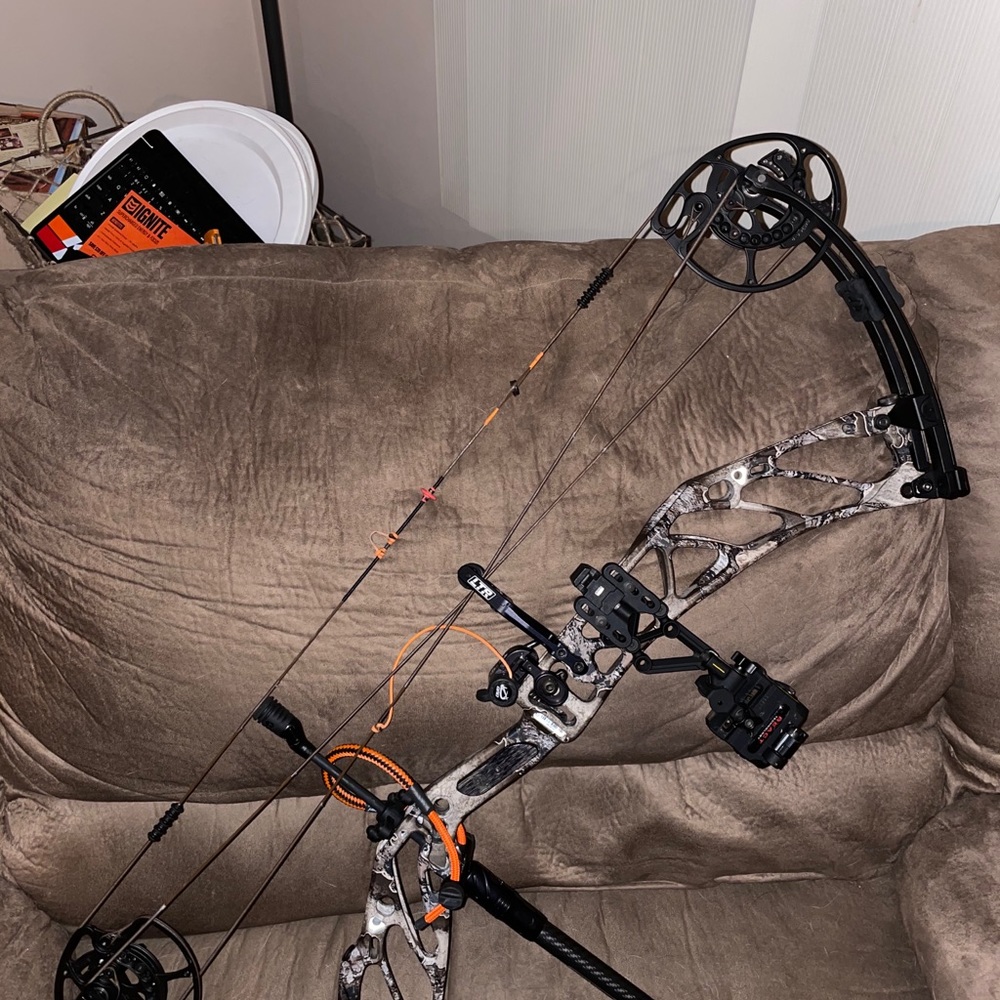Elite compound bow - Picture 2 of 3